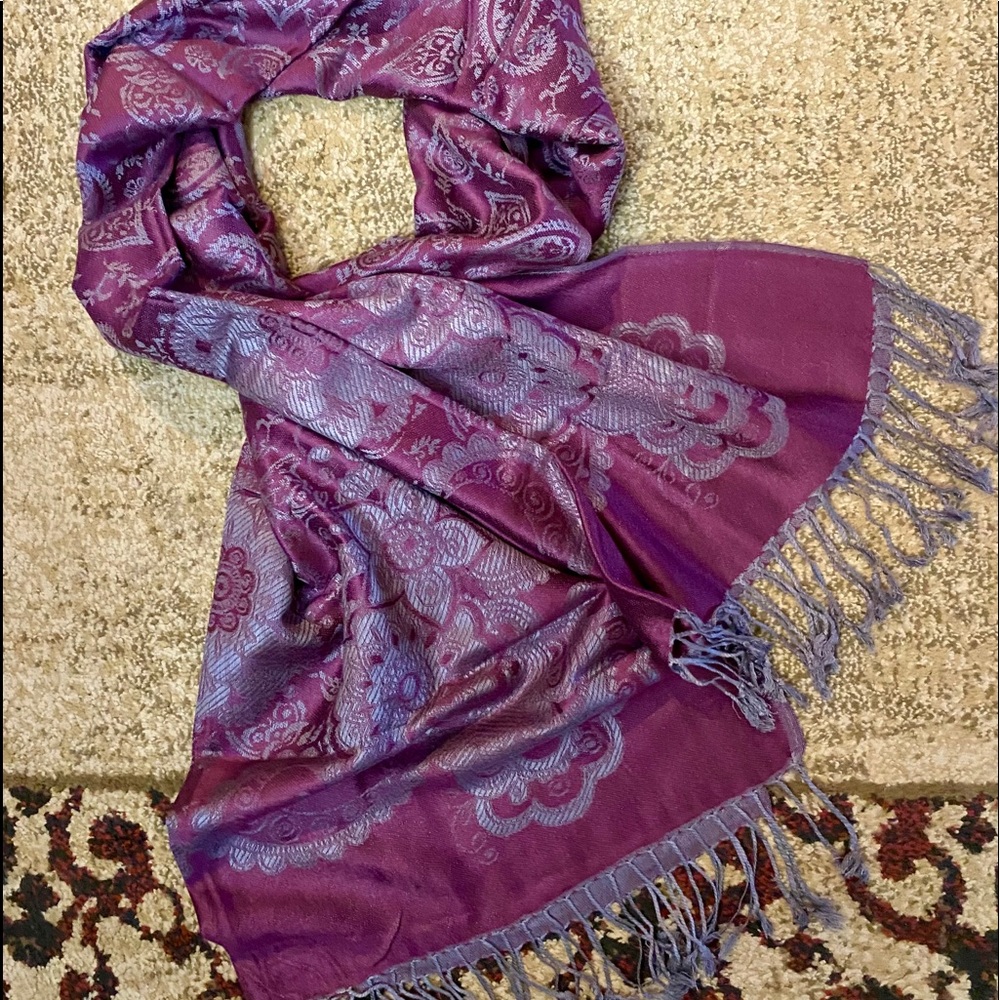 Absolutely gorgeous silk scarf
